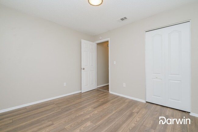 Building Photo - 4906 Oakshire Dr