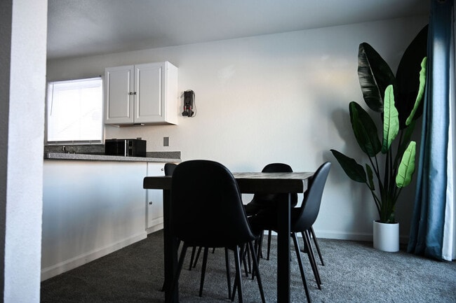 Building Photo - Little Dipper Avenue