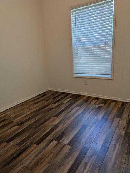 Building Photo - 18535 Madrone St