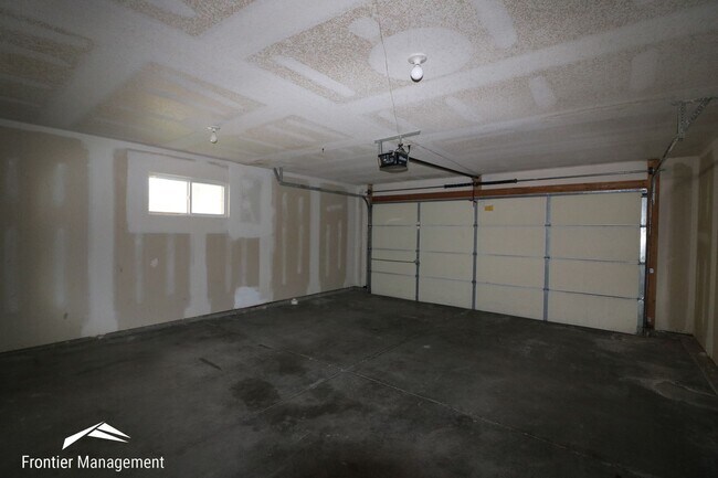 Building Photo - 906-908 Kramer