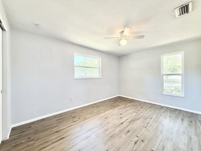 Building Photo - 1501 S Hillcrest Ave