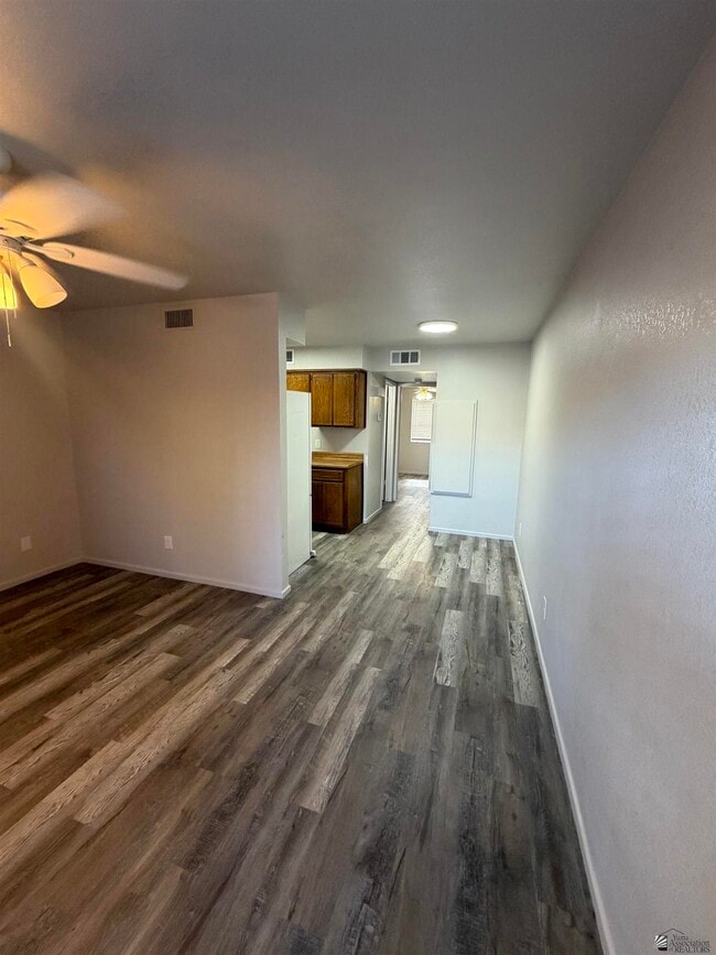 Building Photo - 1138 S Pagent Ave