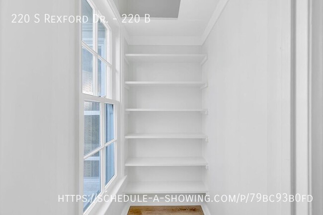 Building Photo - 220 Rexford Dr