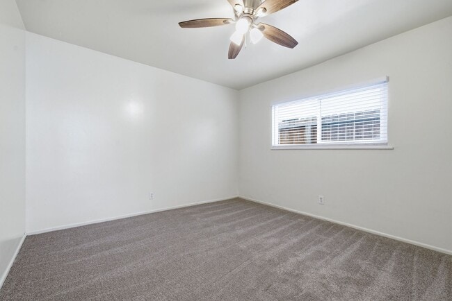 Building Photo - 4911-4911 River Ave