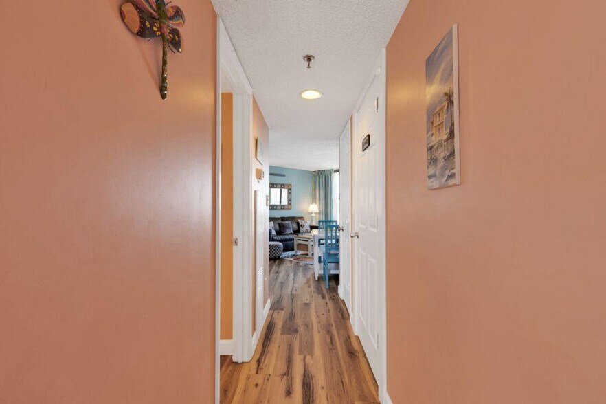 Building Photo - 5556 N Ocean Blvd