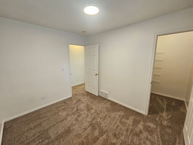 Building Photo - Spacious 3 Bd 2.5 Bath Townhouse in Bountiful