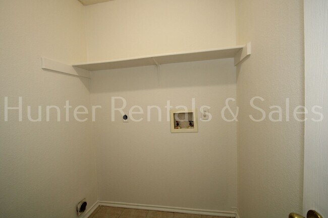 Building Photo - Don't Miss Out!