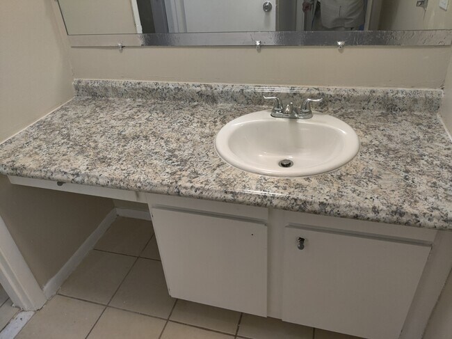 Building Photo - 121 W Elk Trail