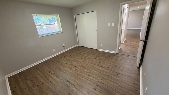 Building Photo - 1118 Soria St