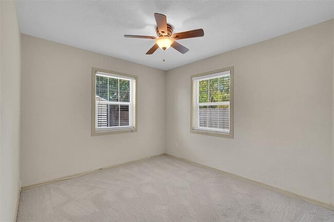 Building Photo - 257 NE 45th Ct