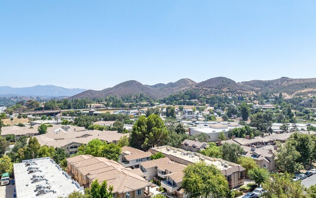 Building Photo - 5302 Colodny Ave