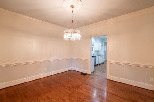Building Photo - Spacious charmer in the heart of Dilworth ...