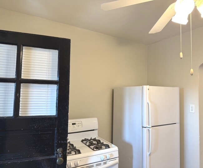 Building Photo - 12754 S Union Ave