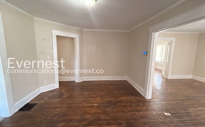 Building Photo - 1119 Graymont Ave W