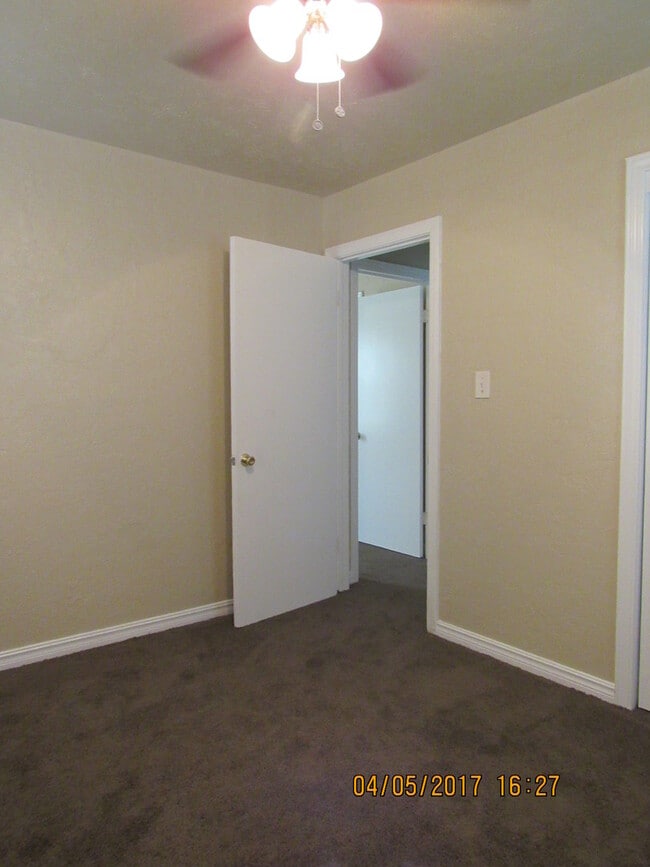 Building Photo - Pet Friendly :) SECTION 8 ACCEPTED!