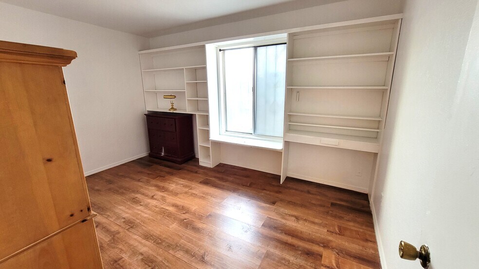 Building Photo - 7400 N Meredith Blvd