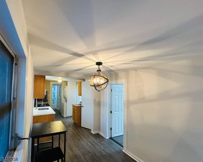 Building Photo - 36 Cross St