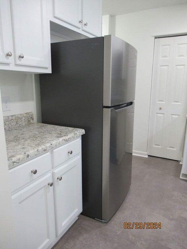 Building Photo - Newly Remodeled-Willow Run Apartment