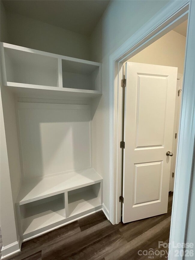 Building Photo - 3216 Lisburn St