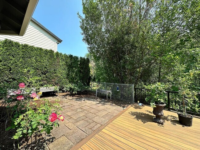 Building Photo - 5446 NW Bannister Dr