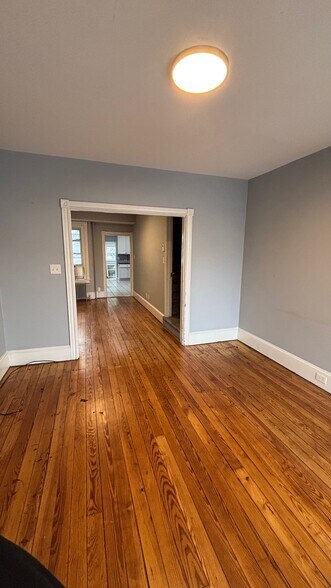 Building Photo - 44 S Spruce St