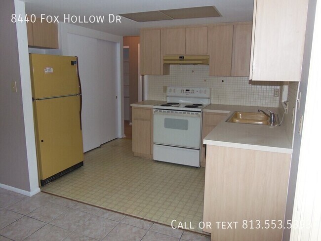 Building Photo - 8440 Fox Hollow Dr