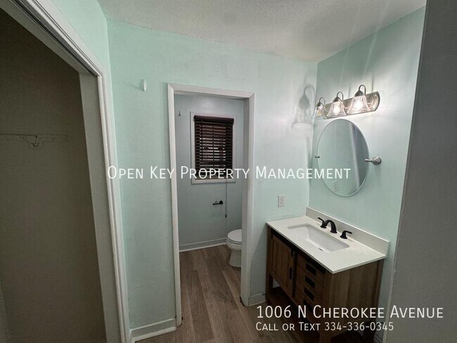 Building Photo - 1006 N Cherokee Ave