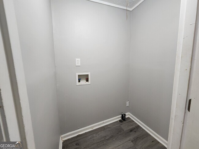 Building Photo - 4120 Fairview Dr
