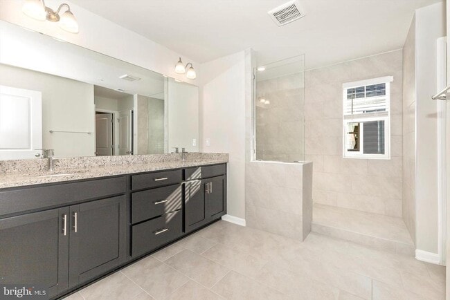 Building Photo - 461 Hanson St