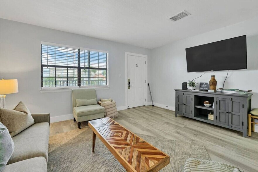 Building Photo - 312 Bream Ave