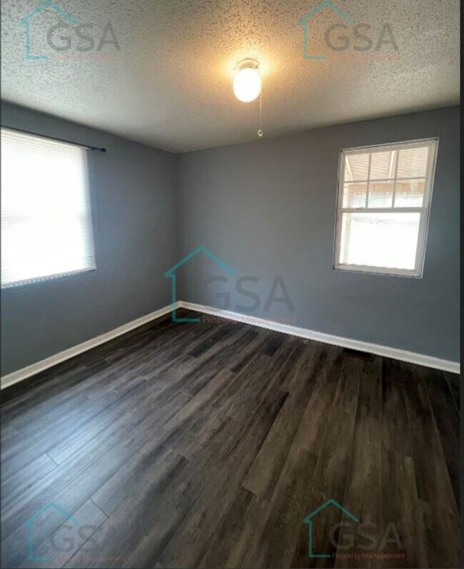 Building Photo - 2 Bedroom 1 Bath MOVE IN SPECIAL 1/2 OFF FIRST MONTH'S RENT