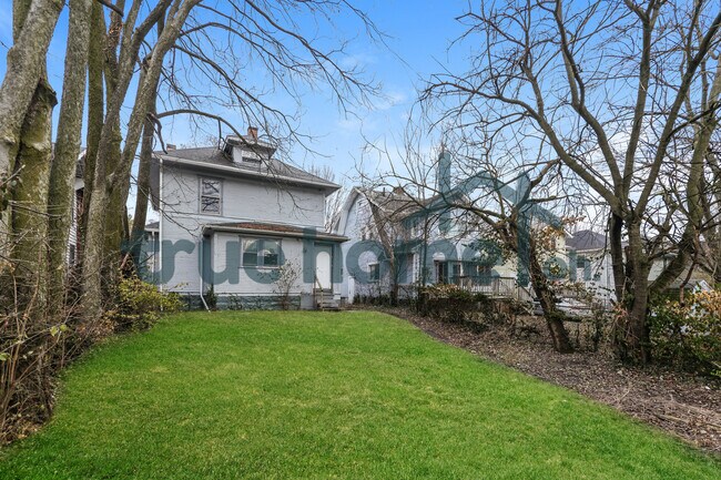 Building Photo - 1249 Everett Dr