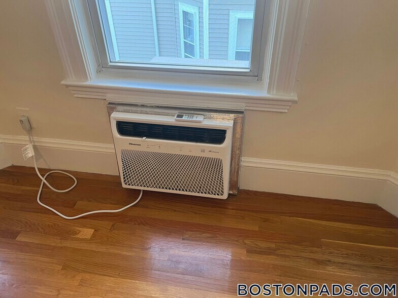 Building Photo - 186 Powder House Blvd