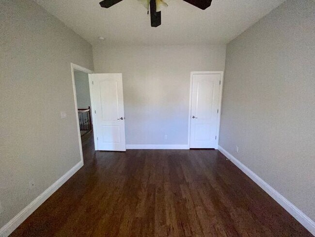 Building Photo - Top of the Hill - Gorgeous 5 Bedroom 3 Bat...