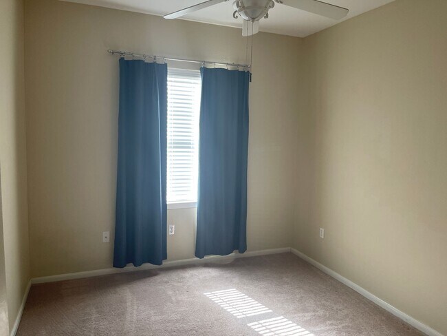 Building Photo - College Station - 4 Bedroom / 2.5 Bath / 2...