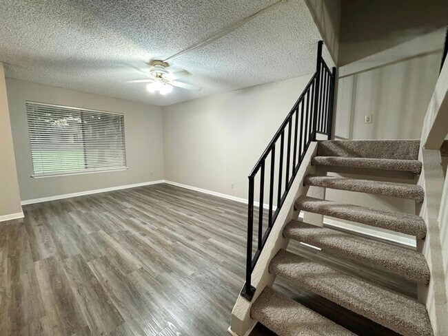 Building Photo - 9502 Quail Village Ln