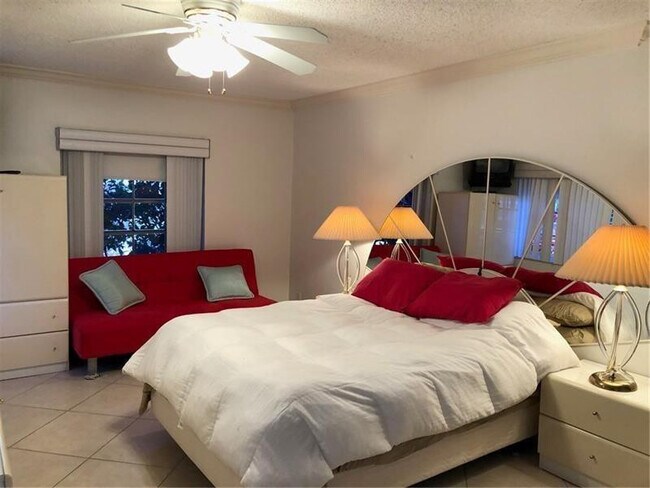 Building Photo - 6435 Bay Club Dr