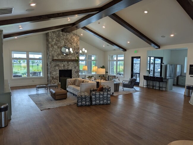 Building Photo - Summerfield Townhome