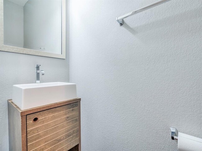 Building Photo - 9011 Pin Brush Dr