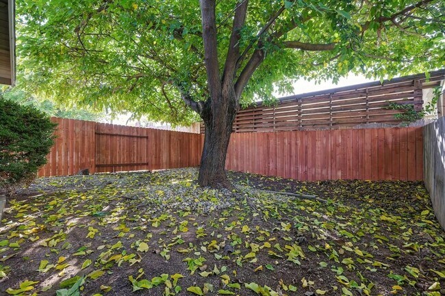 Building Photo - 1720 Kent St