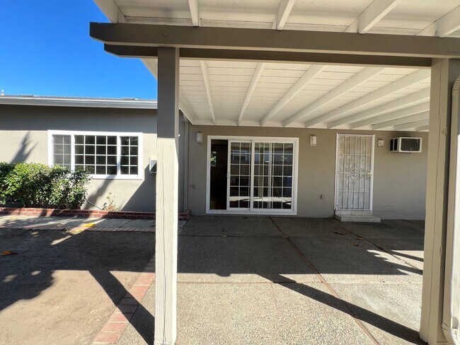 Building Photo - Blacow home for rent! $4000