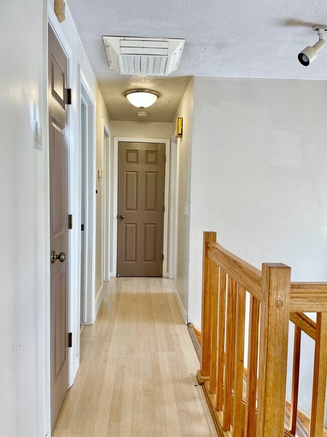 Building Photo - Taylorsville 3 Bedroom Home