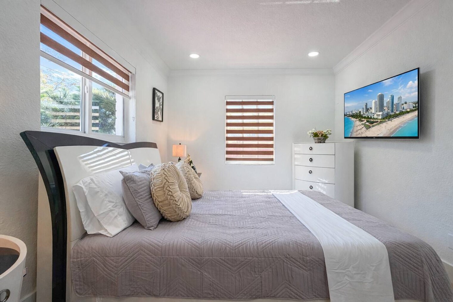 Building Photo - 340 Tamiami Canal Rd