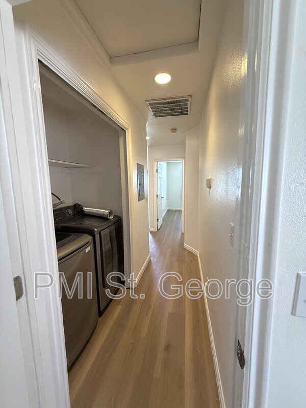 Building Photo - 2605 E 700 N