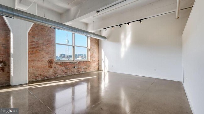 Building Photo - 444 N 4th St