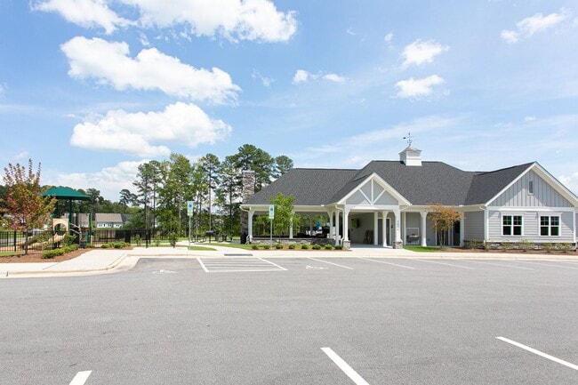 Building Photo - Beautiful 4-bedroom, 2-bath Home with Lake View!