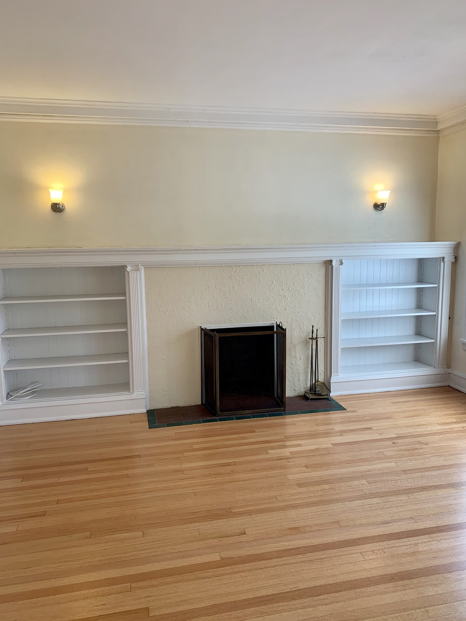 Building Photo - 5859 N Kenmore Ave