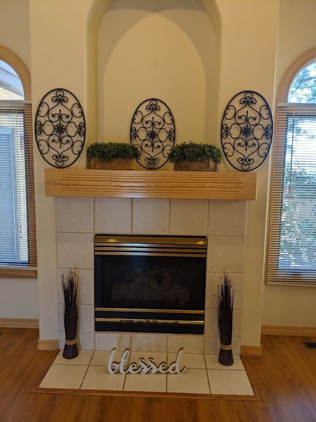 Building Photo - Westside Residence Near Kissing Camels & G...