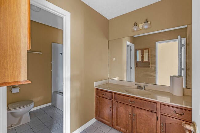 Building Photo - 7918 Holly Hills Dr