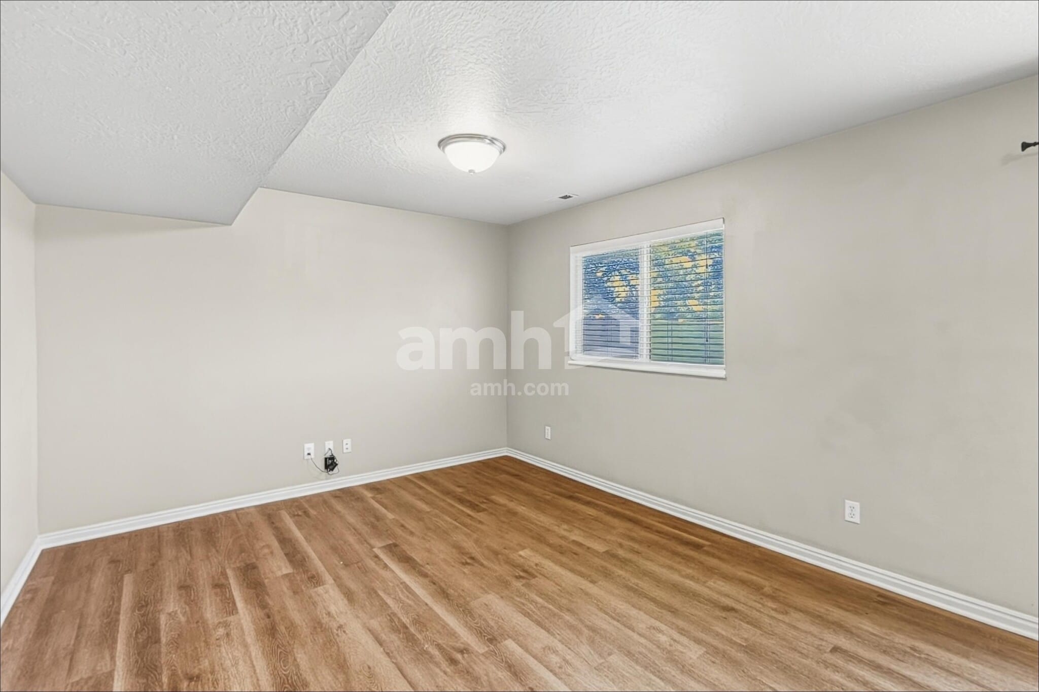 Building Photo - 272 S 590 W